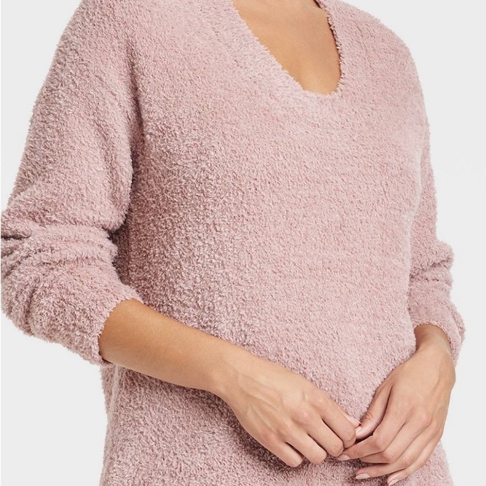 Women’s feather pull over top. Mauve size small